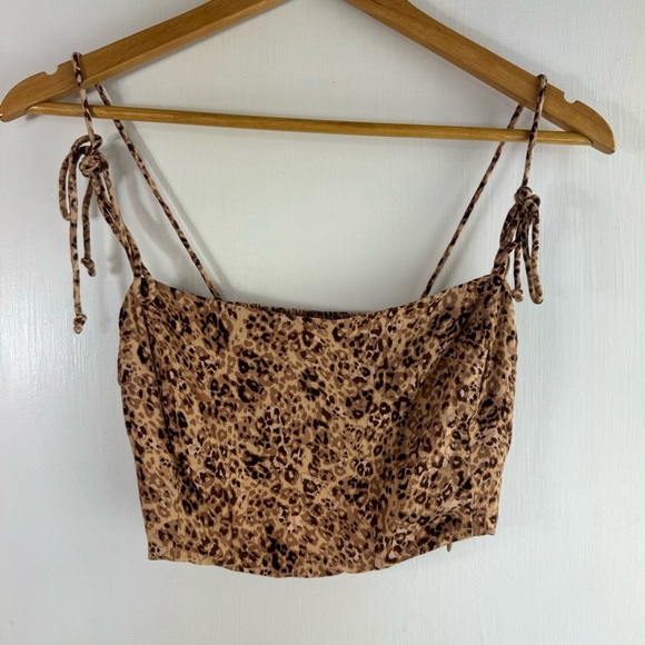 Aritzia Wilfred Penelope Leopard Print Tie Shoulder Smocked Back Camisole Tank - Picture 3 of 8